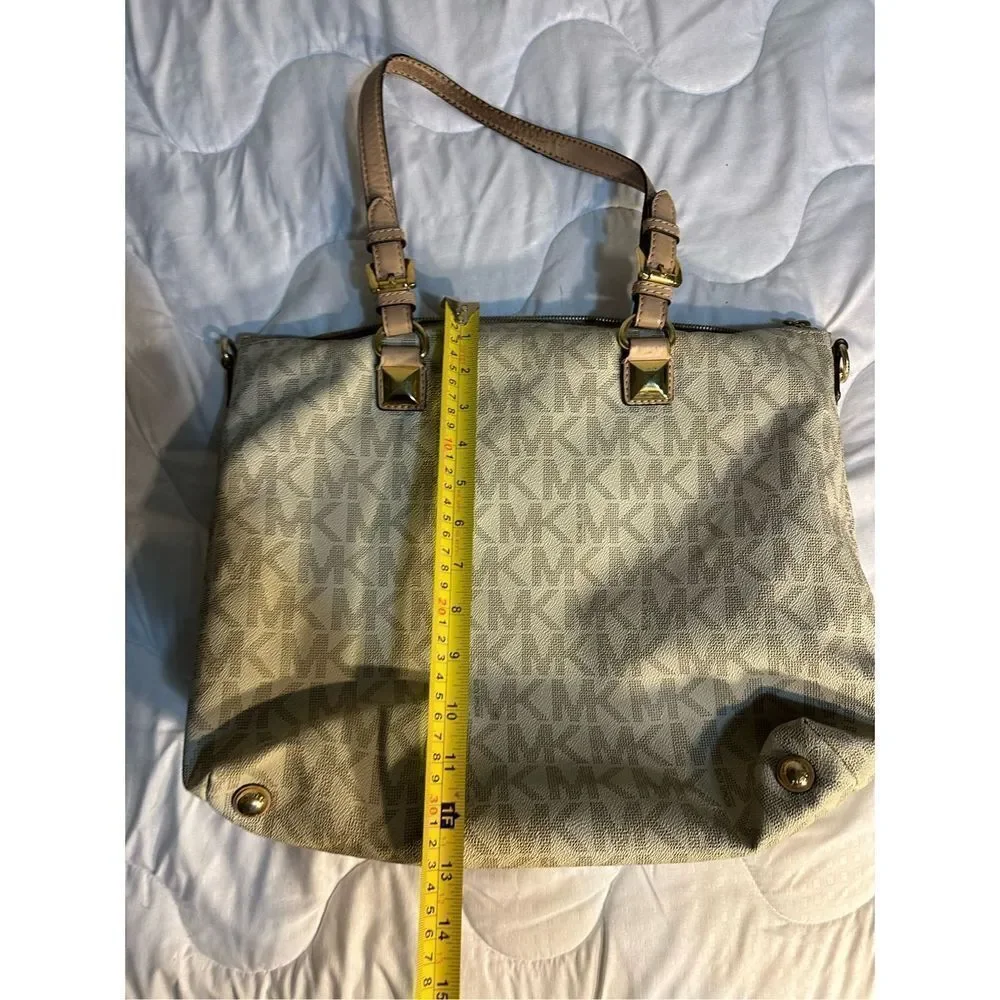 Michael Kors Purse Cream White Color - Picture 9 of 10
